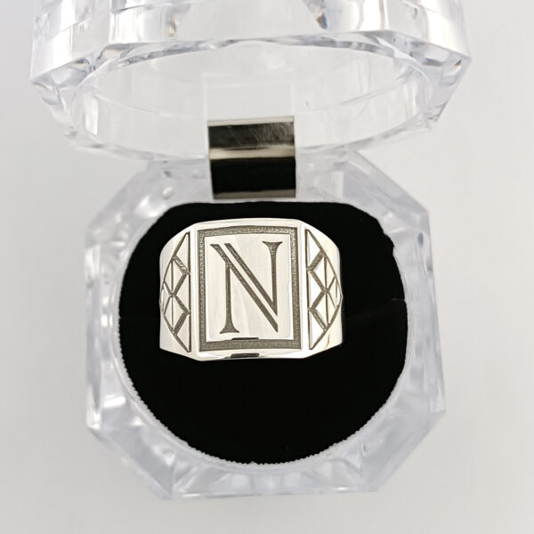 Anillo Con Iniciales Para Hombre De Plata - Imagen 3