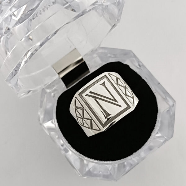 Anillo Con Iniciales Para Hombre De Plata - Imagen 5