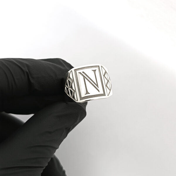 Anillo Con Iniciales Para Hombre De Plata - Imagen 8