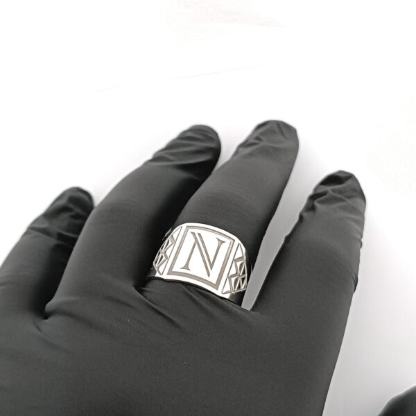 Anillo Con Iniciales Para Hombre De Plata - Imagen 9