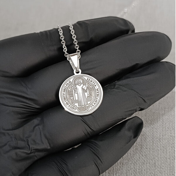 Medalla San Benito Plata Con Cadena - Imagen 3